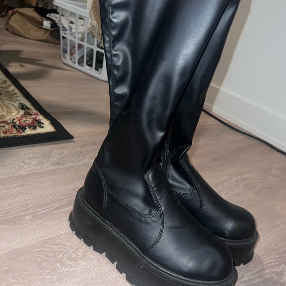 Demonia Slacker-200 - Picture 5 of 6